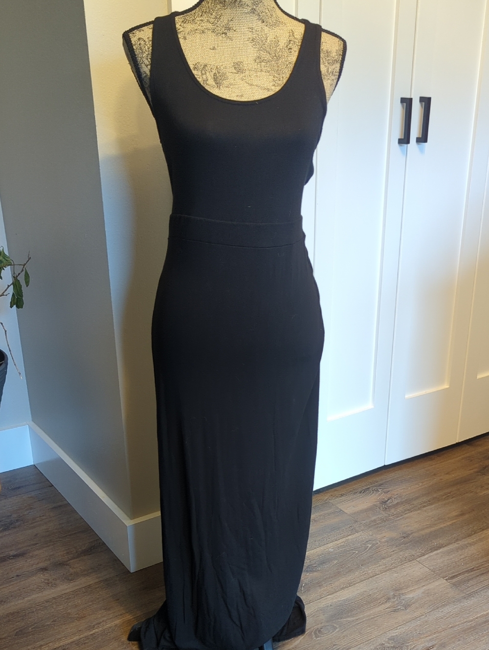 Old Navy Black Scoop-Neck Maxi Dress